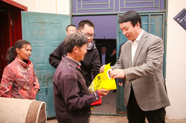 中國華融黨委副書記、監(jiān)事長胡建忠一行赴四川宣漢縣調(diào)研督導(dǎo)扶貧工作